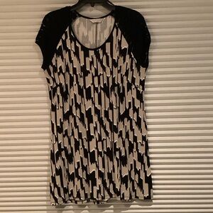 Black and White Patterned Women's Tunic